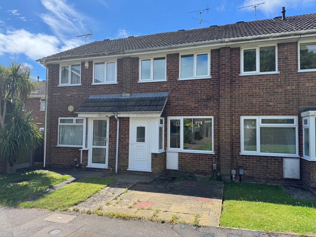 Lot: 124 - TWO-BEDROOM TERRACE HOUSE IN POPULAR LOCATION - Front of property